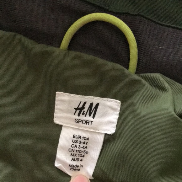 Hooded rain jacket - Picture 7 of 9